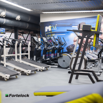 Podłoga Fortelock PCW do centrów fitness i siłowni
